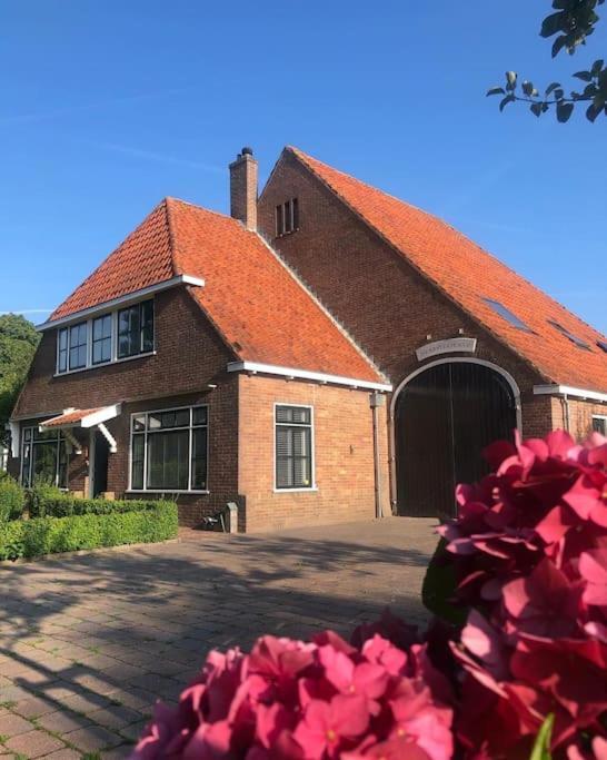 Rustig Logeerverblijf Aan De Rand Van De Stad Lekkum Zewnętrze zdjęcie